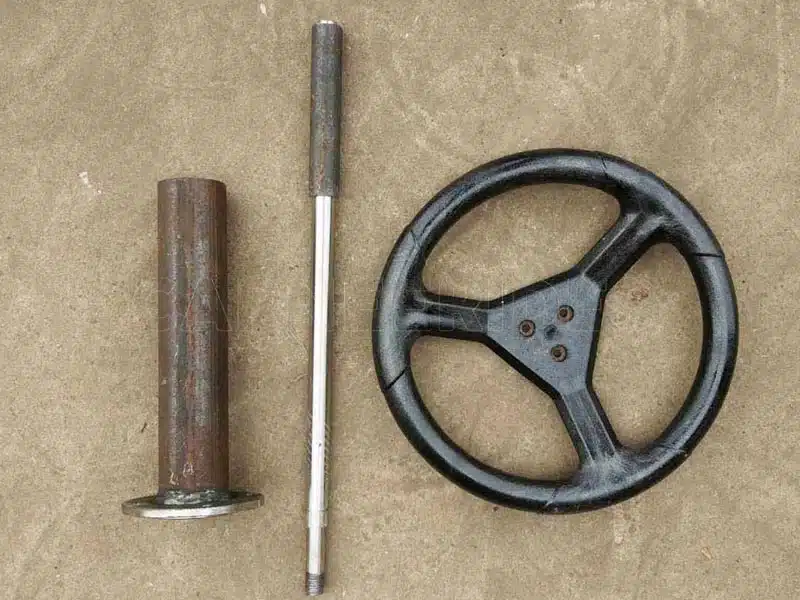Steering wheel and column assembly for bumper cars, providing smooth and reliable control for electric ground net dodgem cars.